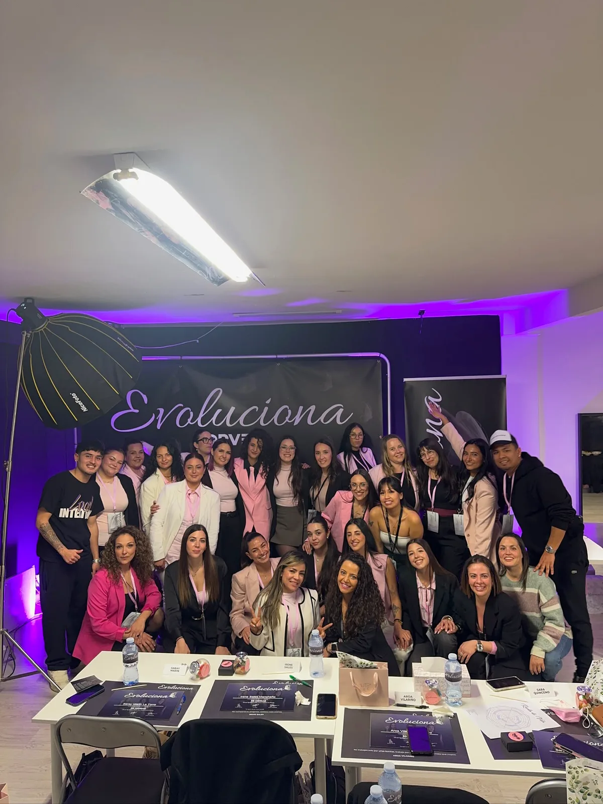 Asistentes de la última edición de Evoluciona junto a las formadoras